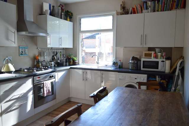  Image of 2 bedroom Apartment to rent in High Street Berkhamsted HP4 at High Street  Berkhamsted, HP4 1AJ