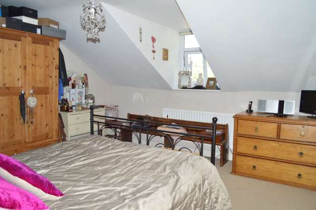  Image of 2 bedroom Apartment to rent in High Street Berkhamsted HP4 at High Street  Berkhamsted, HP4 1AJ