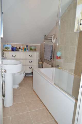  Image of 2 bedroom Apartment to rent in High Street Berkhamsted HP4 at High Street  Berkhamsted, HP4 1AJ