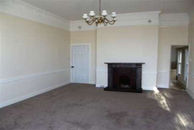  Image of 2 bedroom Flat to rent in High Street Ryde PO33 at Ryde, PO33 2HN