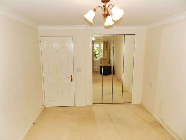  Image of 1 bedroom Retirement Property for sale in Penfold Road Broadwater Worthing BN14 at 75 Penfold Road  Worthing, BN14 8PE