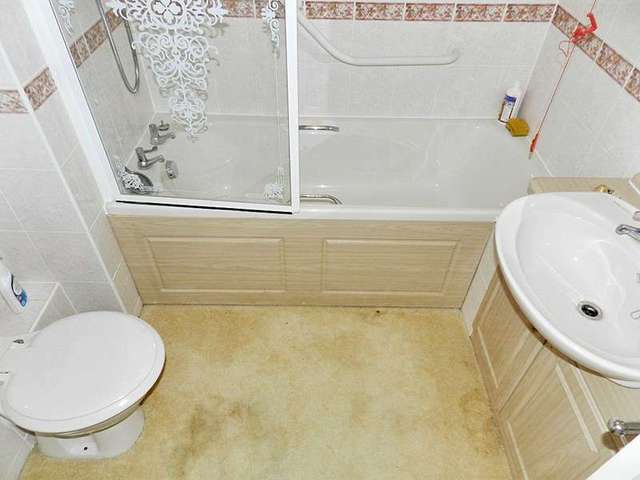 Image of 1 bedroom Retirement Property for sale in Penfold Road Broadwater Worthing BN14 at 75 Penfold Road  Worthing, BN14 8PE