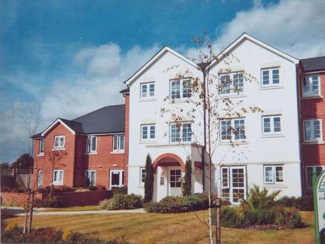  Image of 1 bedroom Retirement Property for sale in Penfold Road Broadwater Worthing BN14 at 75 Penfold Road  Worthing, BN14 8PE