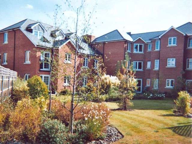  Image of 1 bedroom Retirement Property for sale in Penfold Road Broadwater Worthing BN14 at 75 Penfold Road  Worthing, BN14 8PE