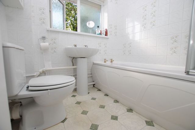 Image of 4 bedroom Terraced house for sale in Hinkler Road Southampton SO19 at Hinkler Road  Southampton, SO19 6FT