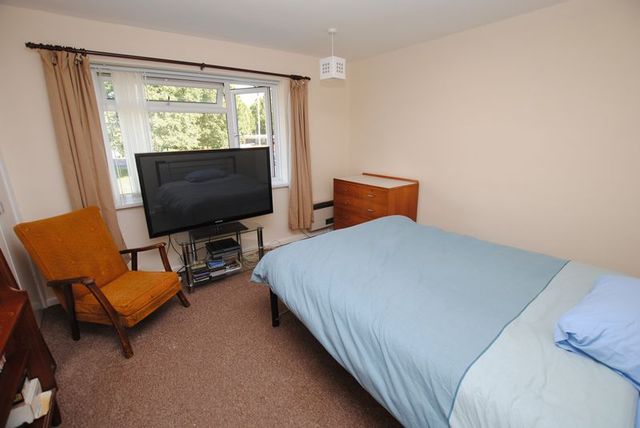  Image of 4 bedroom Terraced house for sale in Hinkler Road Southampton SO19 at Hinkler Road  Southampton, SO19 6FT