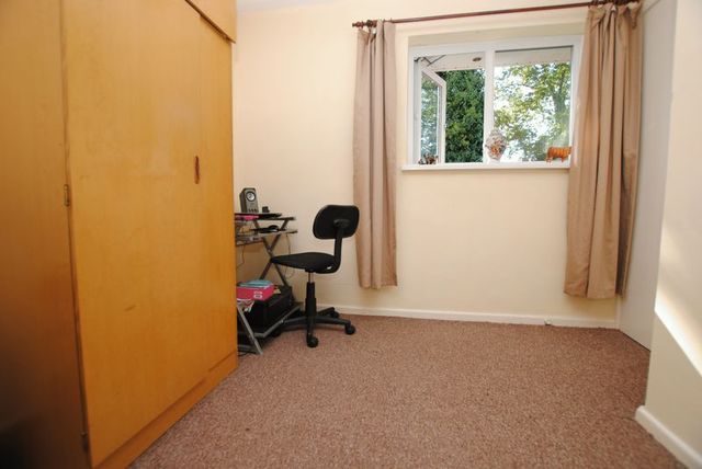  Image of 4 bedroom Terraced house for sale in Hinkler Road Southampton SO19 at Hinkler Road  Southampton, SO19 6FT