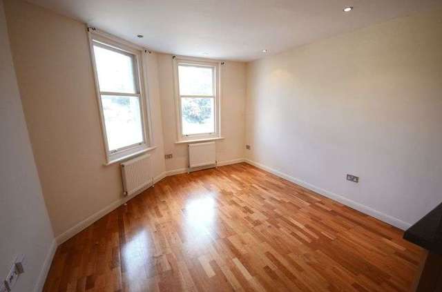  Image of 2 bedroom Flat to rent in Hinton Road Bournemouth BH1 at 30 Hinton Road  Bournemouth, BH1 2AJ