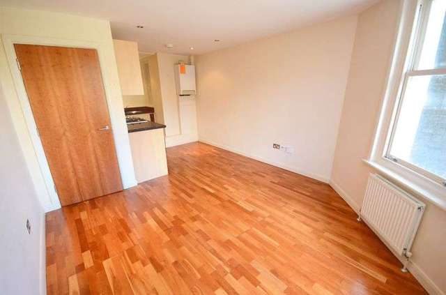  Image of 2 bedroom Flat to rent in Hinton Road Bournemouth BH1 at 30 Hinton Road  Bournemouth, BH1 2AJ