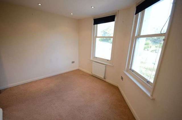  Image of 2 bedroom Flat to rent in Hinton Road Bournemouth BH1 at 30 Hinton Road  Bournemouth, BH1 2AJ