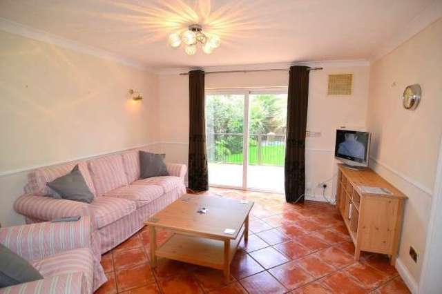  Image of 1 bedroom House Share to rent in Hood Road Southampton SO18 at Hood Road  Southampton, SO18 5PB