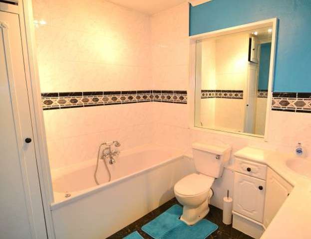  Image of 1 bedroom House Share to rent in Hood Road Southampton SO18 at Hood Road  Southampton, SO18 5PB