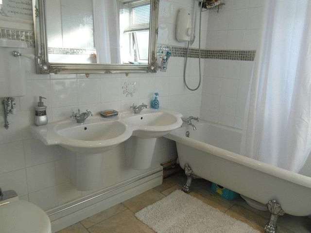  Image of Property to rent in Hyde Road South Croydon CR2 at Hyde Road  South Croydon, CR2 9NR