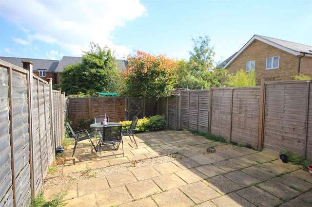  Image of 3 bedroom Terraced house to rent in Iliffe Close Reading RG1 at Reading, RG1 2QE