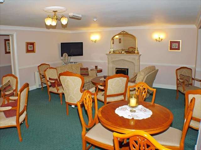  Image of 1 bedroom Retirement Property for sale in Marine Parade West Clacton-on-Sea CO15 at Marine Parade West  Clacton-on-Sea, CO15 1LD