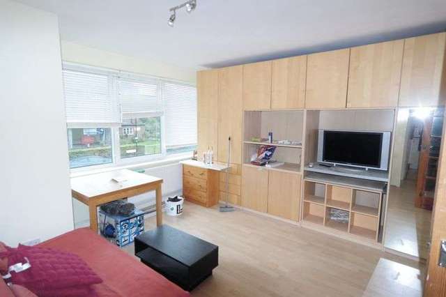  Image of 1 bedroom Flat for sale in Jeffreys Road London SW4 at Jeffreys Road  Stockwell, SW4 6QD