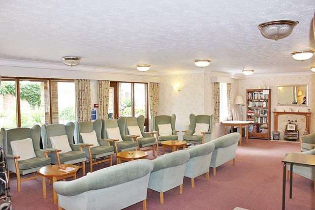  Image of 1 bedroom Retirement Property for sale in Park Road Worthing BN11 at Park Road  Worthing, BN11 2BS
