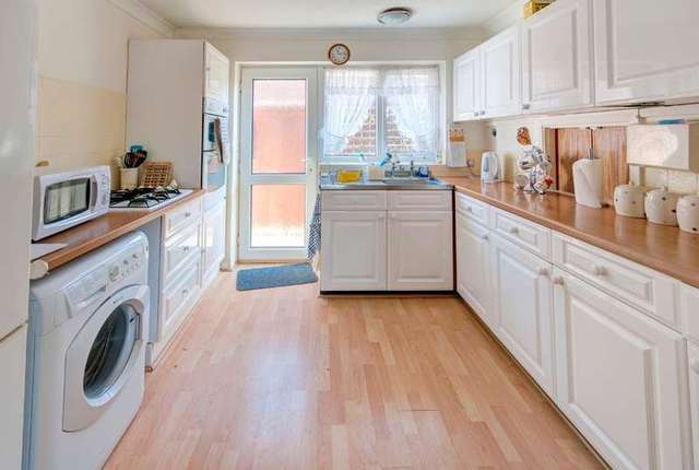  Image of 3 bedroom Bungalow for sale in Kingsmead Seaford BN25 at Seaford, BN25 2EP