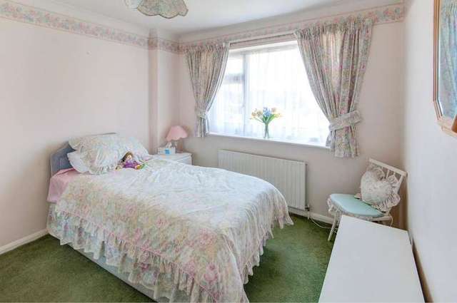  Image of 3 bedroom Bungalow for sale in Kingsmead Seaford BN25 at Seaford, BN25 2EP