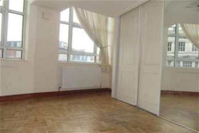  Image of 1 bedroom Flat to rent in Kingston Crescent Portsmouth PO2 at Portsmouth, PO2 8AE