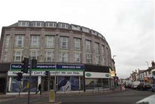  Image of 1 bedroom Flat to rent in Kingston Crescent Portsmouth PO2 at Portsmouth, PO2 8AE