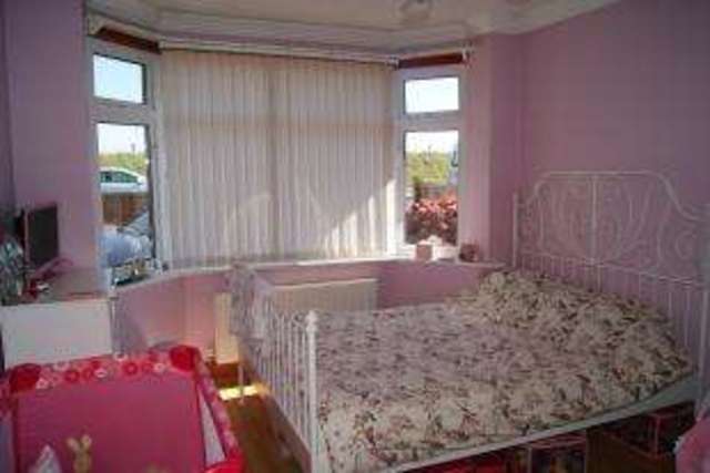  Image of 4 bedroom Bungalow for sale in Christchurch Road Kingston Ringwood BH24 at Kingston Ringwood Kingston, BH24 3AX