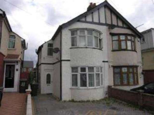  Image of 4 bedroom Semi-Detached house for sale in Leicester Road Luton LU4 at Luton Bedfordshire Leagrave, LU4 8SJ