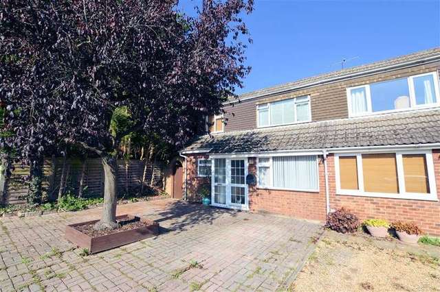  Image of 4 bedroom Semi-Detached house for sale in Leighfield Mortimer Common Reading RG7 at Mortimer Common  Reading, RG7 3TT