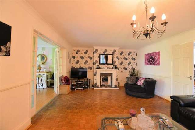  Image of 4 bedroom Semi-Detached house for sale in Leighfield Mortimer Common Reading RG7 at Mortimer Common  Reading, RG7 3TT