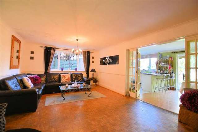  Image of 4 bedroom Semi-Detached house for sale in Leighfield Mortimer Common Reading RG7 at Mortimer Common  Reading, RG7 3TT