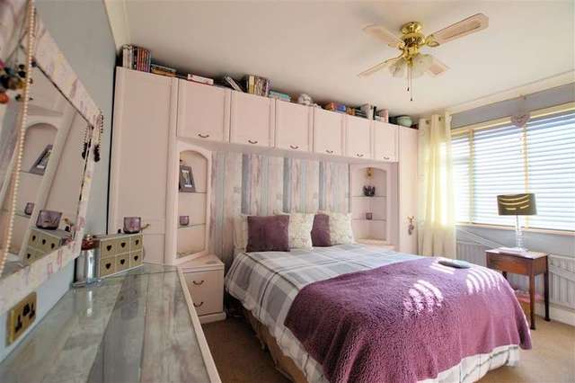  Image of 4 bedroom Semi-Detached house for sale in Leighfield Mortimer Common Reading RG7 at Mortimer Common  Reading, RG7 3TT