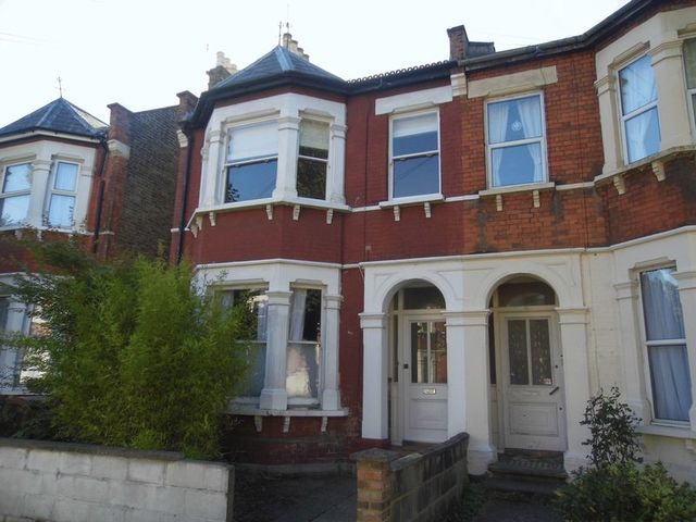  Image of 2 bedroom Flat for sale in Lenham Road Sutton SM1 at Lenham Road  SUTTON, SM1 4BG