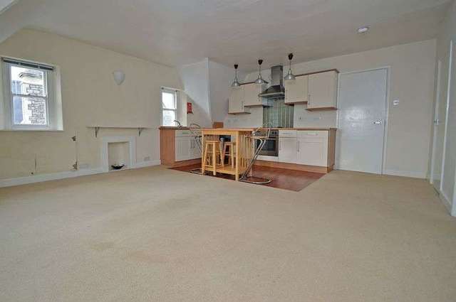  Image of 2 bedroom Flat for sale in Linden Road Clevedon BS21 at Linden Road  Clevedon, BS21 7SR