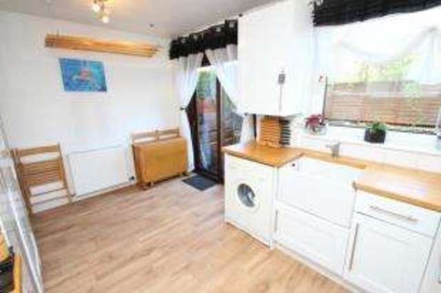  Image of 2 bedroom Terraced house for sale in Linnwood Court Glasgow G44 at Cathcart Glasgow Giffnock, G44 3JB