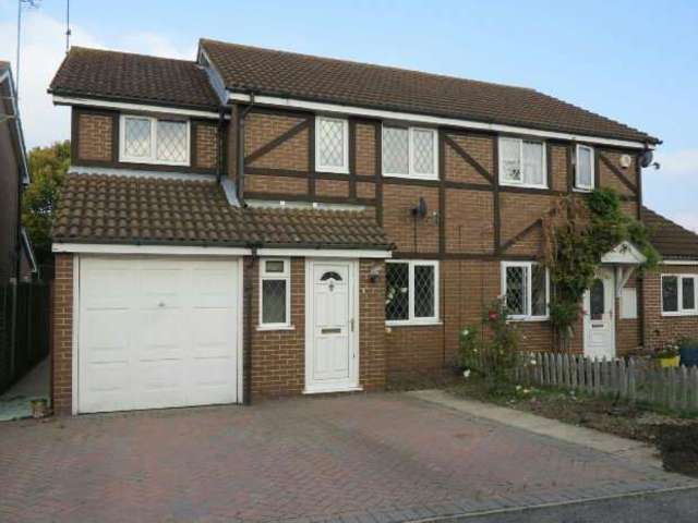  Image of 3 bedroom Semi-Detached house to rent in Littington Close Lower Earley Reading RG6 at Littington Close  Reading, RG6 4BL