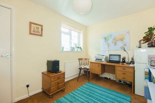 Image of 4 bedroom Detached house for sale in Ludlow Drive Thame OX9 at Ludlow Drive  Thame, OX9 3XS