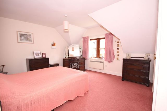  Image of 3 bedroom Cottage for sale in Lyefield Court Emmer Green Reading RG4 at Lyefield Court Emmer Green Reading, RG4 8AP