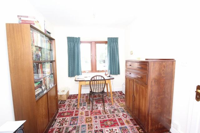  Image of 3 bedroom Cottage for sale in Lyefield Court Emmer Green Reading RG4 at Lyefield Court Emmer Green Reading, RG4 8AP