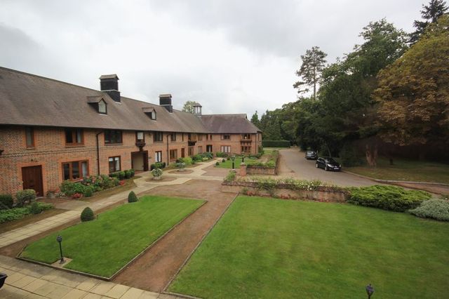  Image of 3 bedroom Cottage for sale in Lyefield Court Emmer Green Reading RG4 at Lyefield Court Emmer Green Reading, RG4 8AP