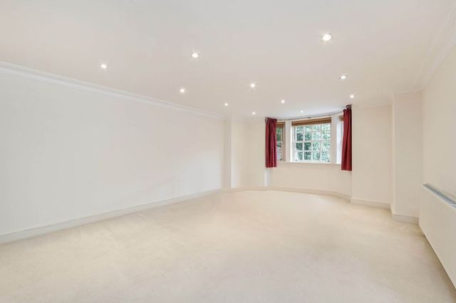  Image of 7 bedroom Detached house to rent in Lyndale Avenue London NW2 at Lyndale Avenue  London, NW2 2QA