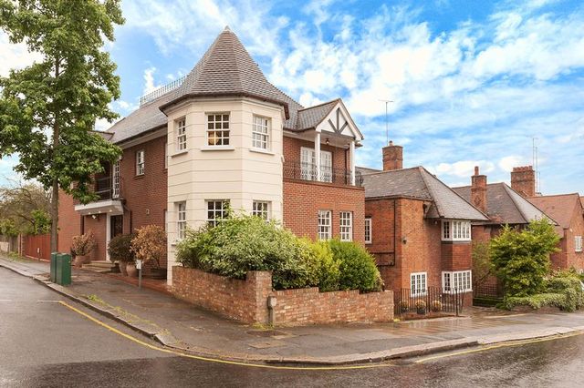  Image of 7 bedroom Detached house to rent in Lyndale Avenue London NW2 at Lyndale Avenue  London, NW2 2QA