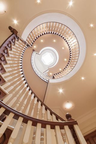  Image of 7 bedroom Detached house to rent in Lyndale Avenue London NW2 at Lyndale Avenue  London, NW2 2QA