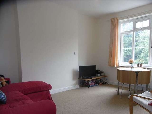  Image of 2 bedroom Flat for sale in Manor Road Barnet EN5 at Manor Road  Barnet, EN5 2LF