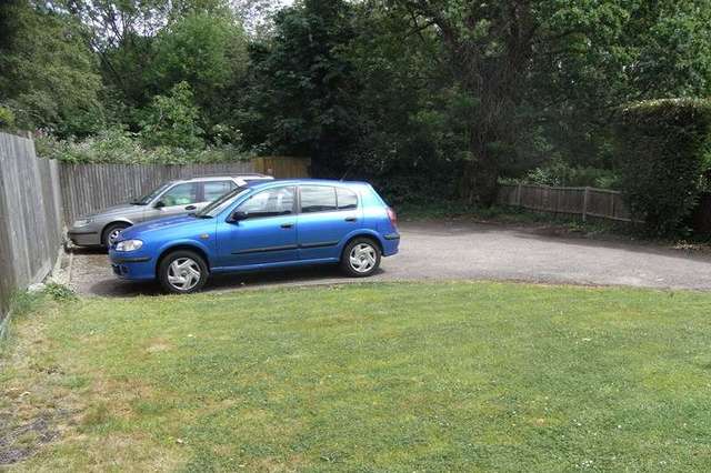  Image of 2 bedroom Flat for sale in Manor Road Barnet EN5 at Manor Road  Barnet, EN5 2LF