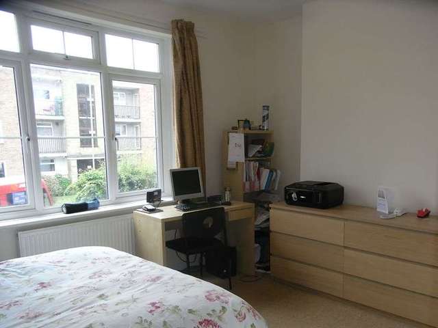 Image of 2 bedroom Flat for sale in Manor Road Barnet EN5 at Manor Road  Barnet, EN5 2LF