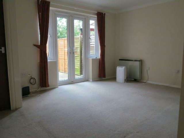  Image of 2 bedroom Flat to rent in Bamburgh Close Reading RG2 at Marshaw Court  Reading, RG2 7UF