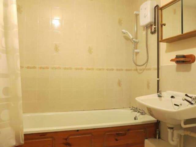  Image of 2 bedroom Flat to rent in Bamburgh Close Reading RG2 at Marshaw Court  Reading, RG2 7UF