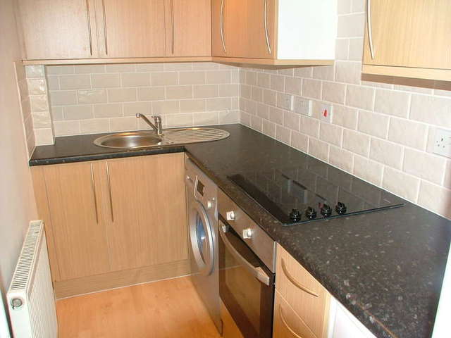  Image of 1 bedroom Flat to rent in Crescent Road Westbourne Bournemouth BH2 at Crescent Road  Bournemouth, BH2 5SS