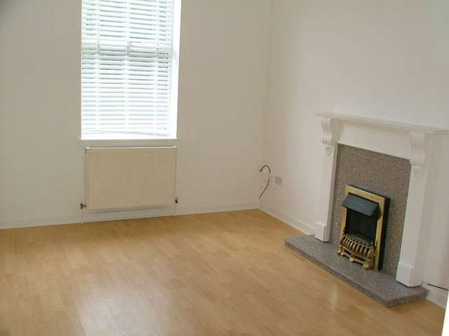  Image of 1 bedroom Flat to rent in Crescent Road Westbourne Bournemouth BH2 at Crescent Road  Bournemouth, BH2 5SS