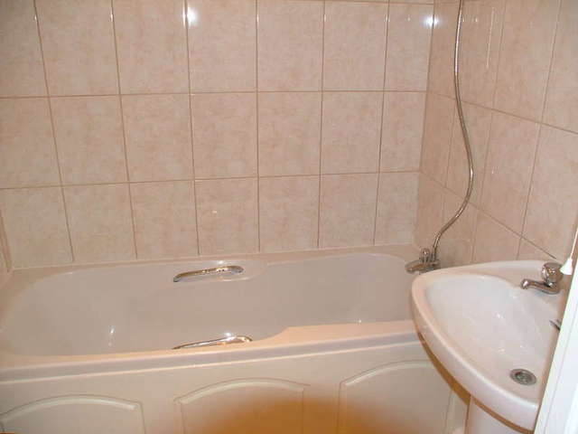  Image of 1 bedroom Flat to rent in Crescent Road Westbourne Bournemouth BH2 at Crescent Road  Bournemouth, BH2 5SS